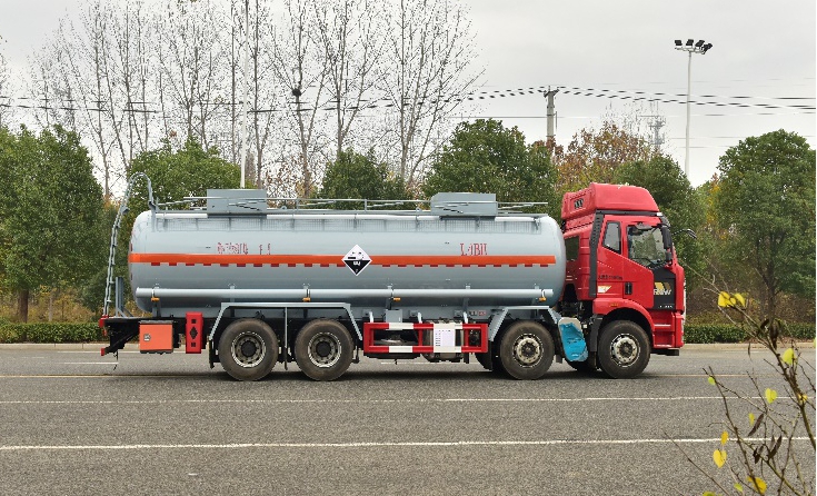 19方解放J6前四后八腐蝕品罐式車(chē)